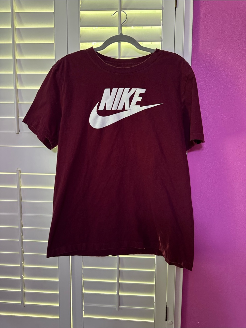 Nike Men's Maroon Logo T‑Shirt